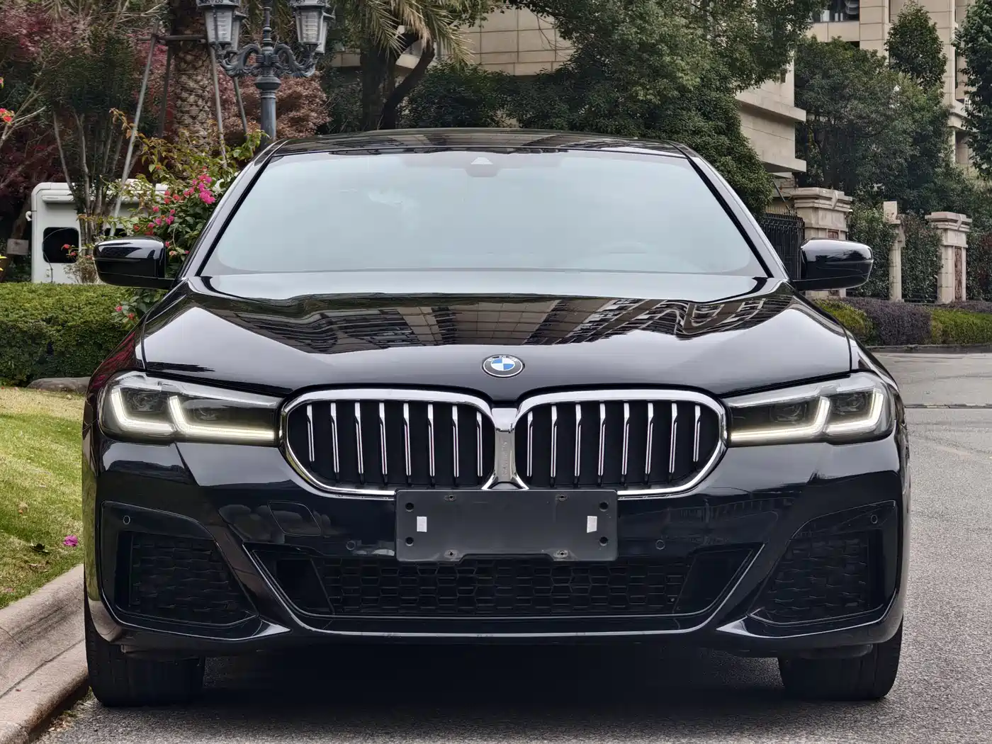 BMW 5 Series 2023 530Li Leading M Sport Package фото 2