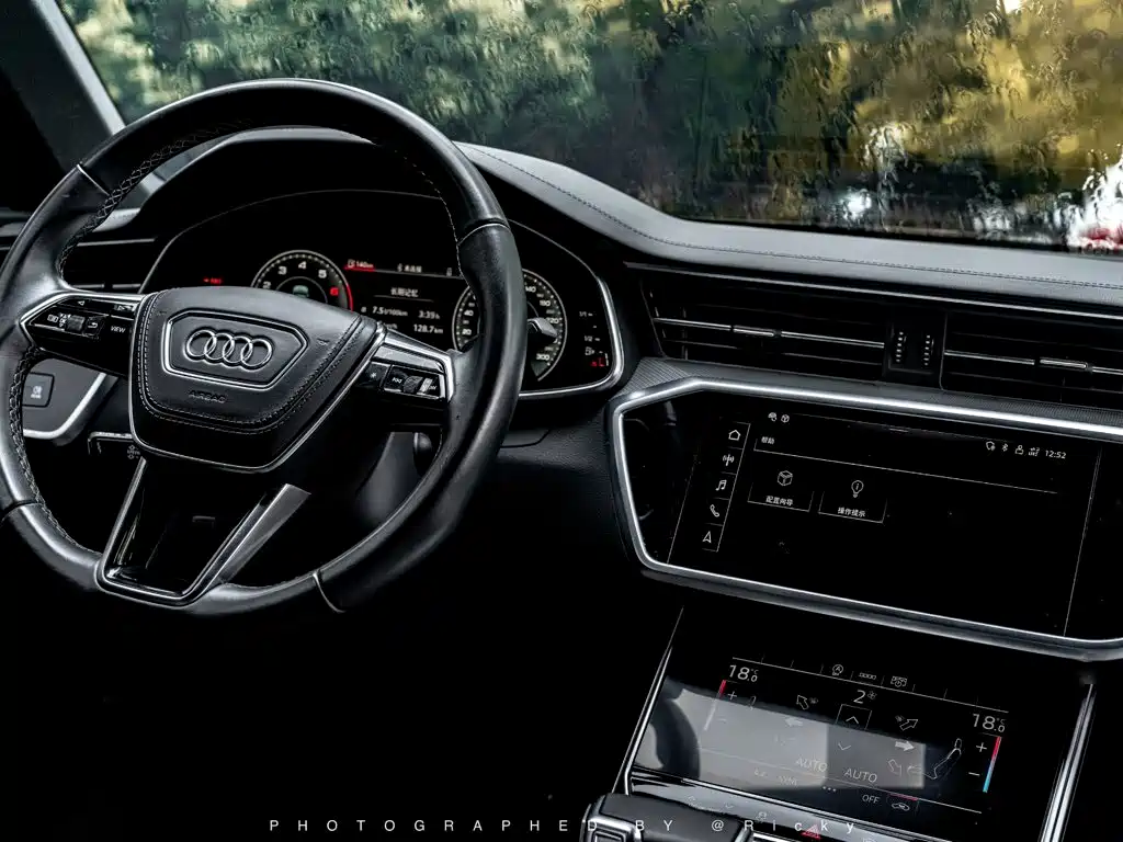 Фото 4 - Audi A6L