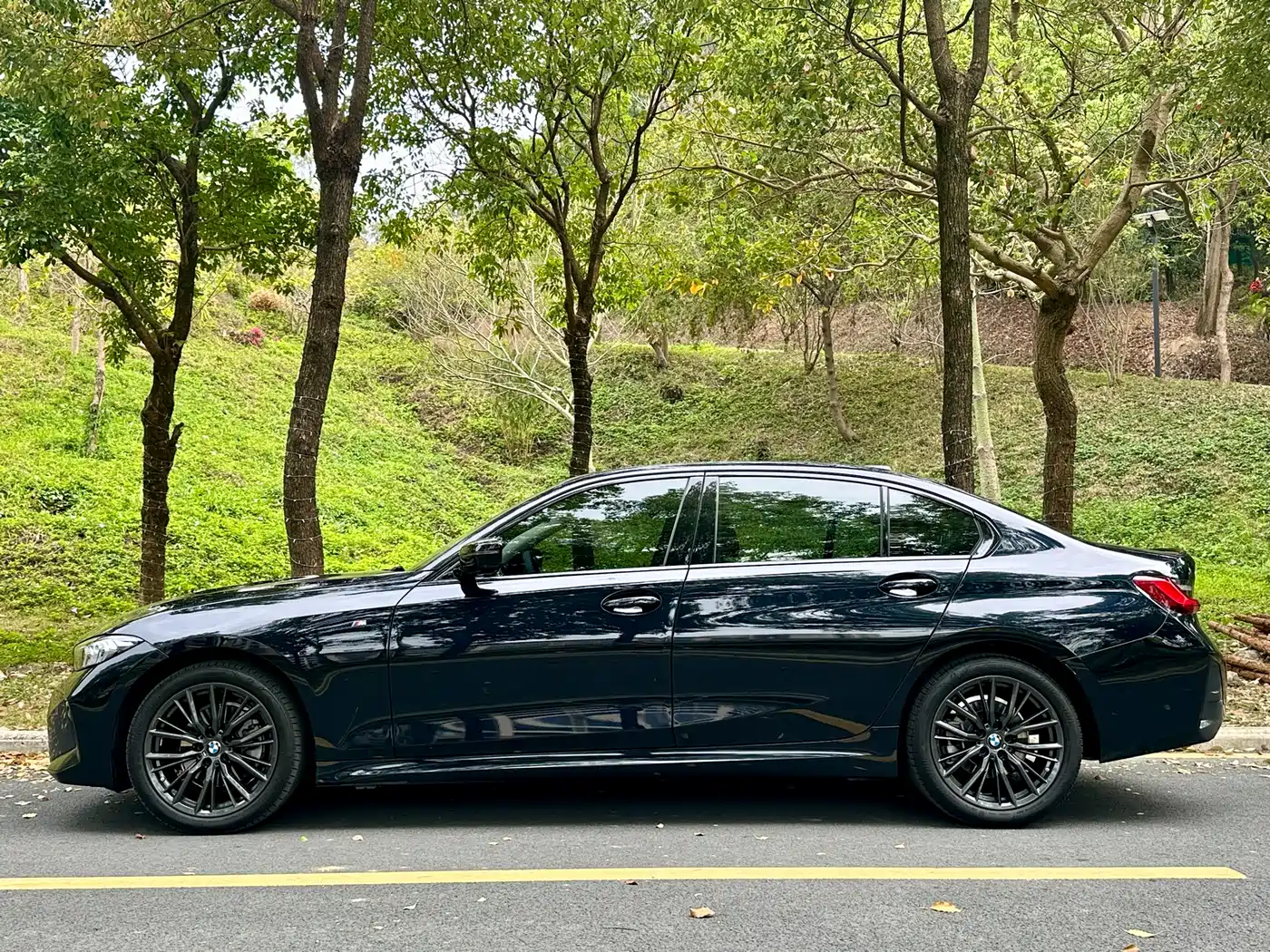 BMW 3 Series 2024 325Li M Sport Shadowline Package фото 4