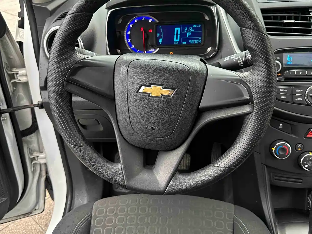 Chevrolet Trax 2016 1.4T Automatic 2WD Comfort Sunroof Edition фото 16