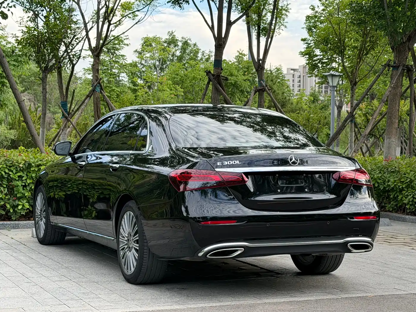 Mercedes-Benz E-Class 2022 Second Facelift E 300 L Luxury фото 4