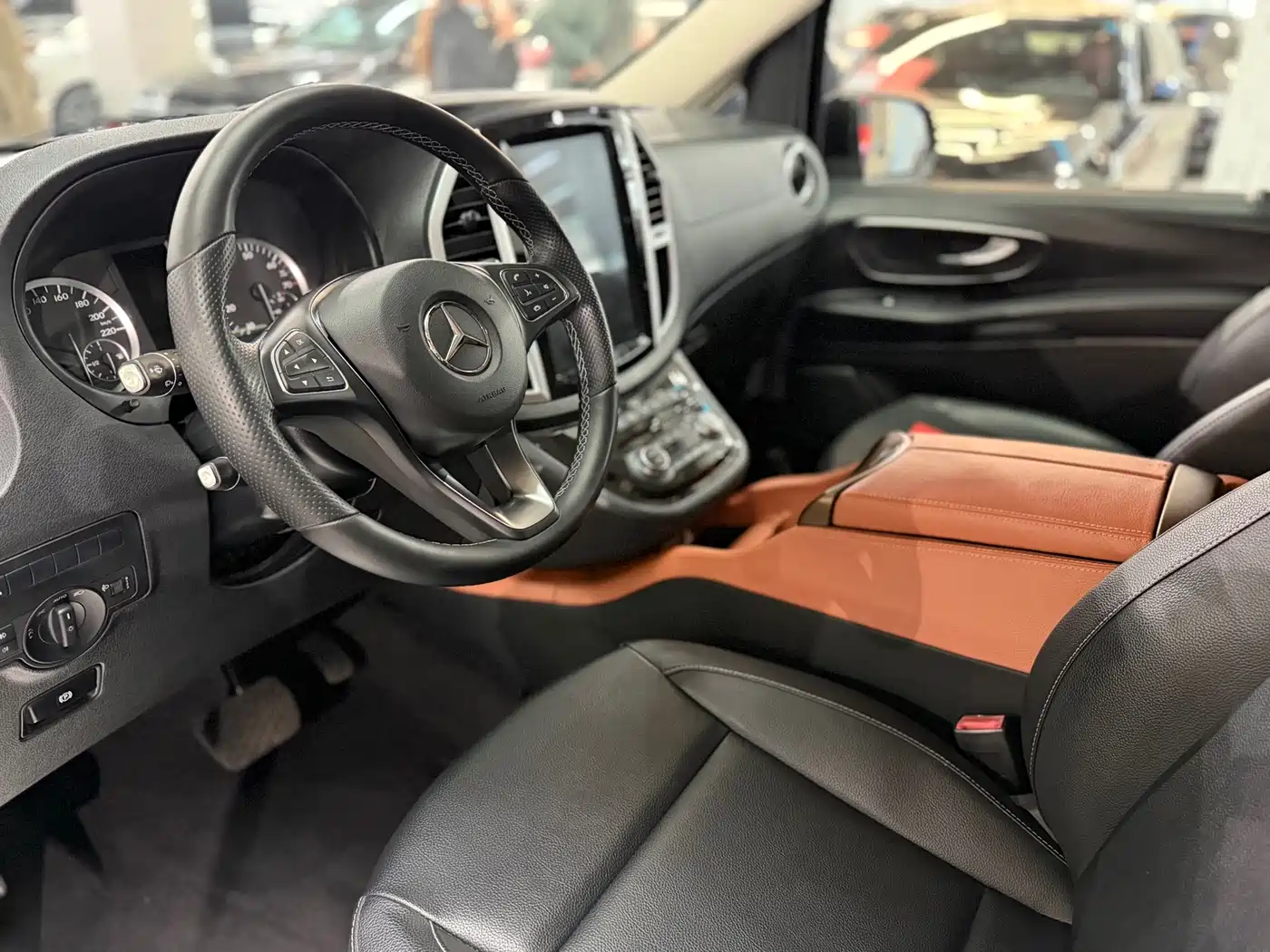 Mercedes-Benz Vito 2018 2.0T Business Edition China VI фото 5