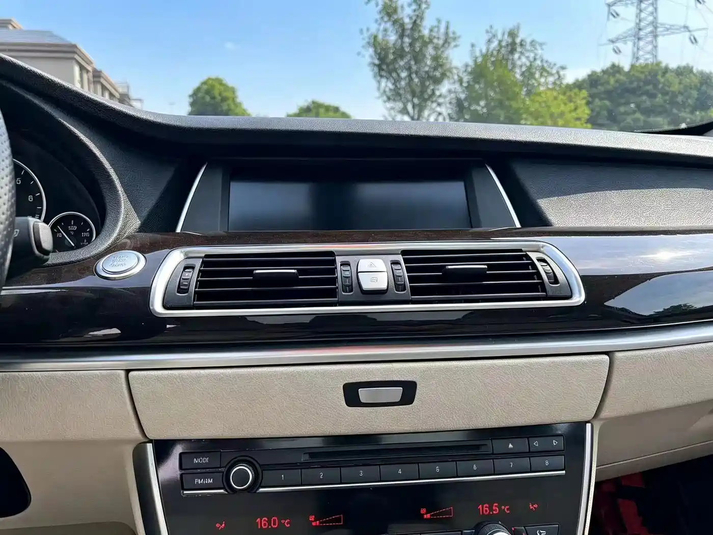 BMW 5 Series GT 2011 535i Elegance фото 12