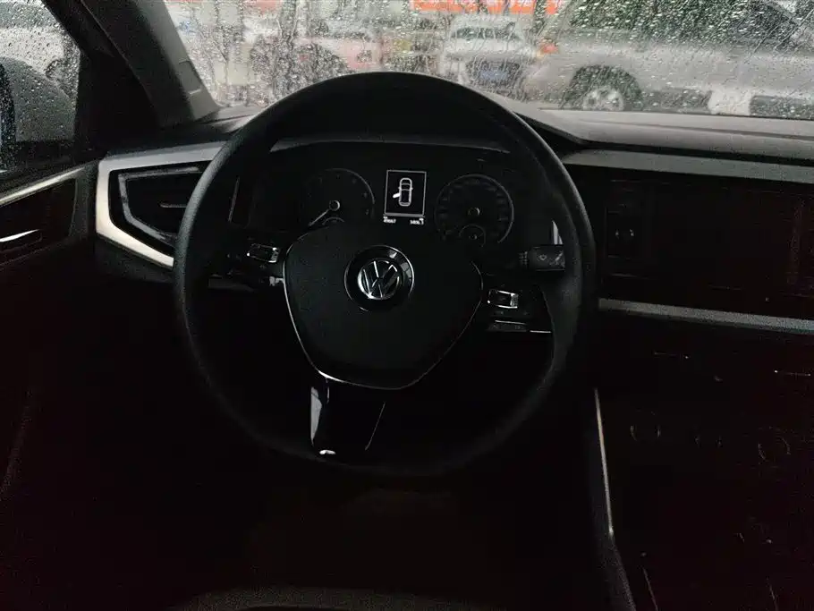 Volkswagen Polo 2019 Plus 1.5L Automatic Colorful Tech Edition фото 15