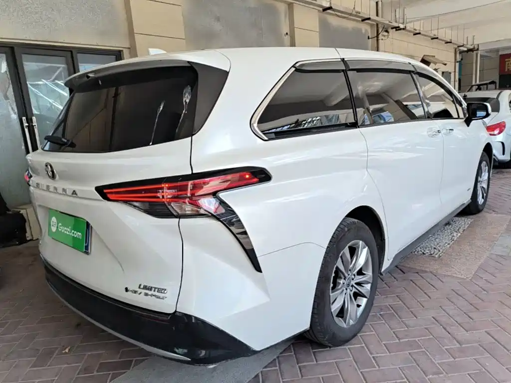 Toyota Sienna 2025 2024 2.5L Hybrid 4WD Premium Edition