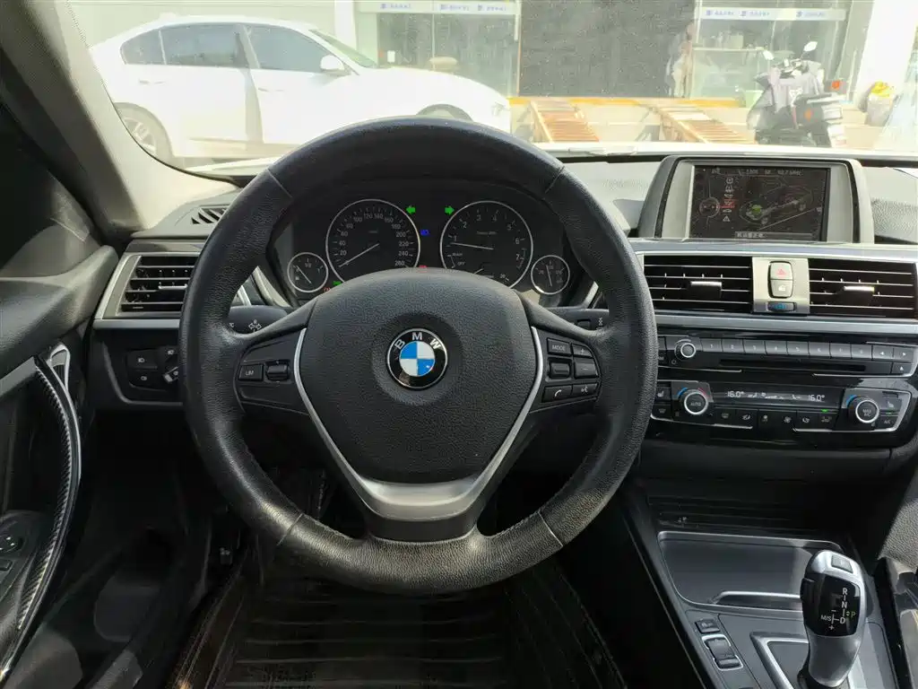 BMW 3 Series 2017 320Li xDrive Fashion фото 11