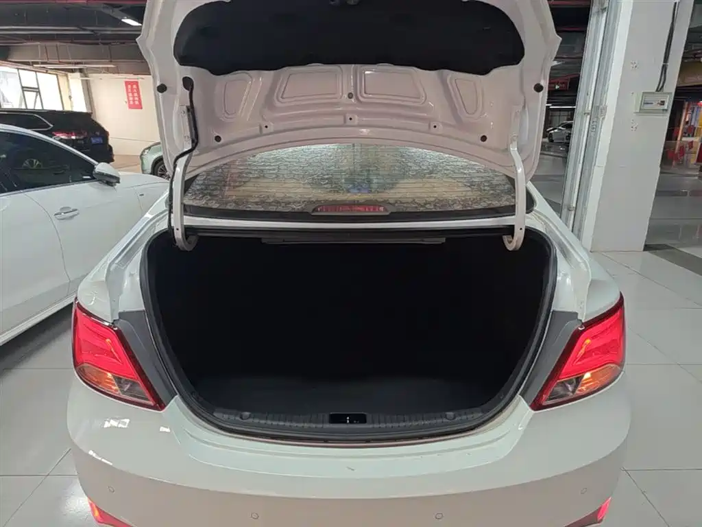 Hyundai Verna 2014 1.4L Manual Smart GLS фото 19