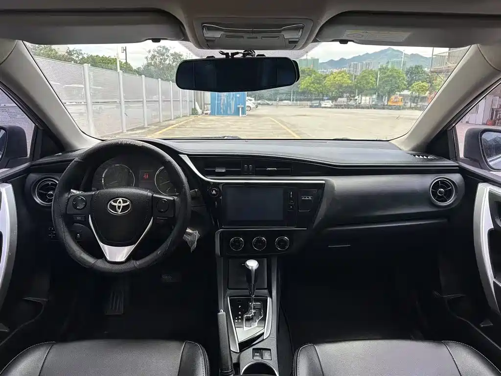 Toyota Corolla 2017 1.2T CVT GL-i Leather Special Edition фото 6