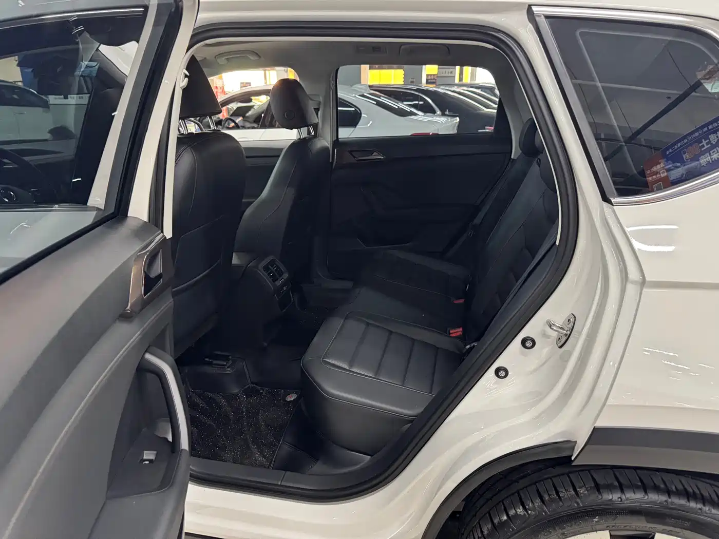 Volkswagen Tharu 2022 280TSI FWD Luxury Edition фото 3