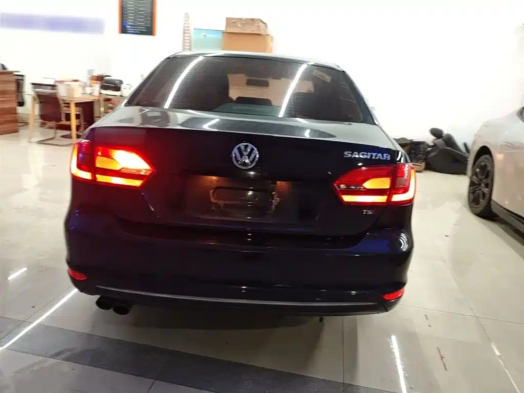 Volkswagen Sagitar 2014 Facelift 1.4TSI Automatic Luxury фото 4