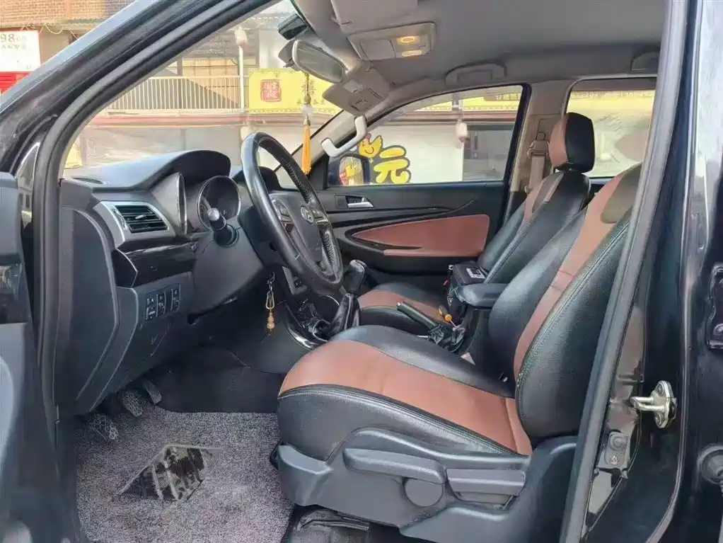 Foday Lanfu 2015 1.9T Diesel 2WD Standard 7-Seater фото 4