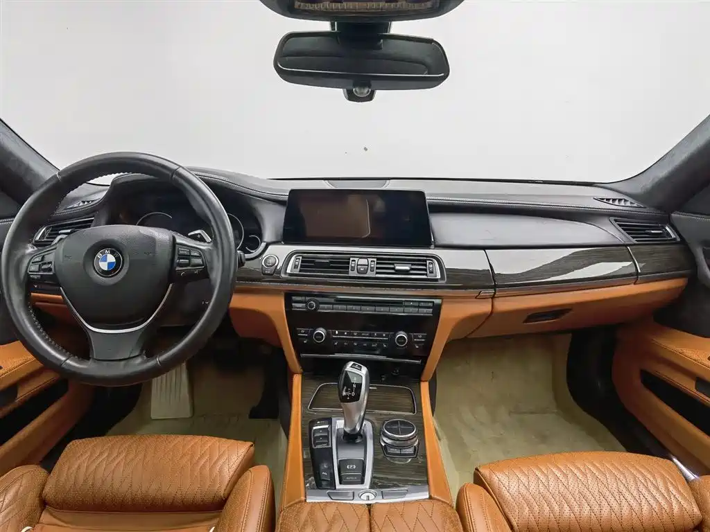 BMW 7 Series 2013 Model 740Li Leading фото 5