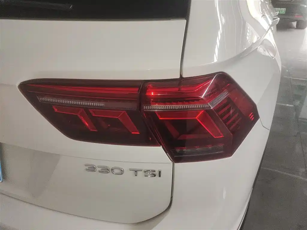 Volkswagen Tiguan L 2022 330TSI Auto 2WD R-Line Premium Edition фото 8