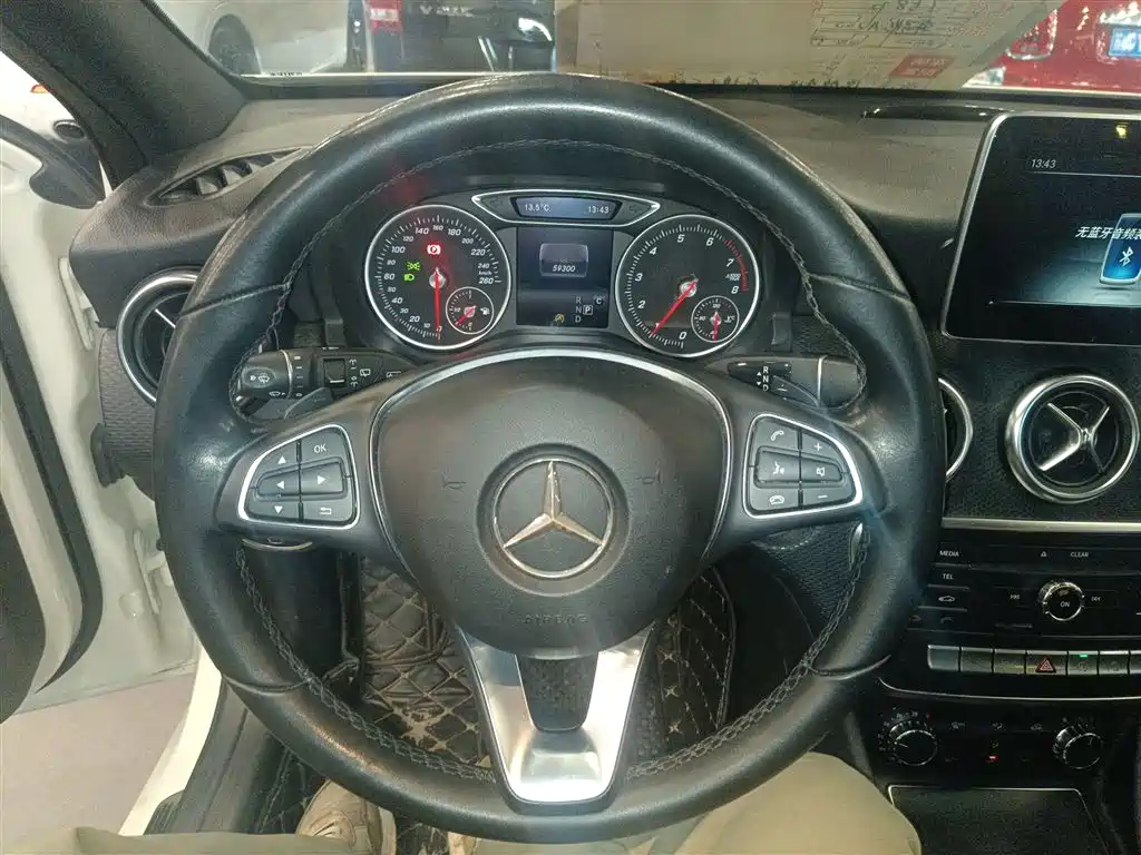 Mercedes-Benz A-Class (Import) 2017 Facelift A 200 Dynamic фото 4