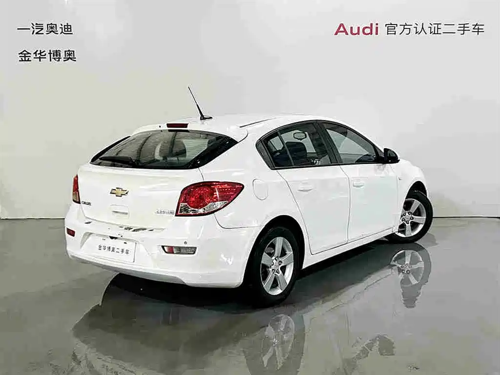 Chevrolet Cruze 2013 Hatchback 1.6L Automatic Luxury фото 4