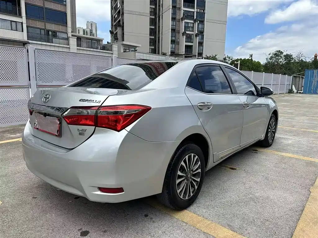 Toyota Corolla 2017 1.2T CVT GL-i Leather Special Edition фото 7