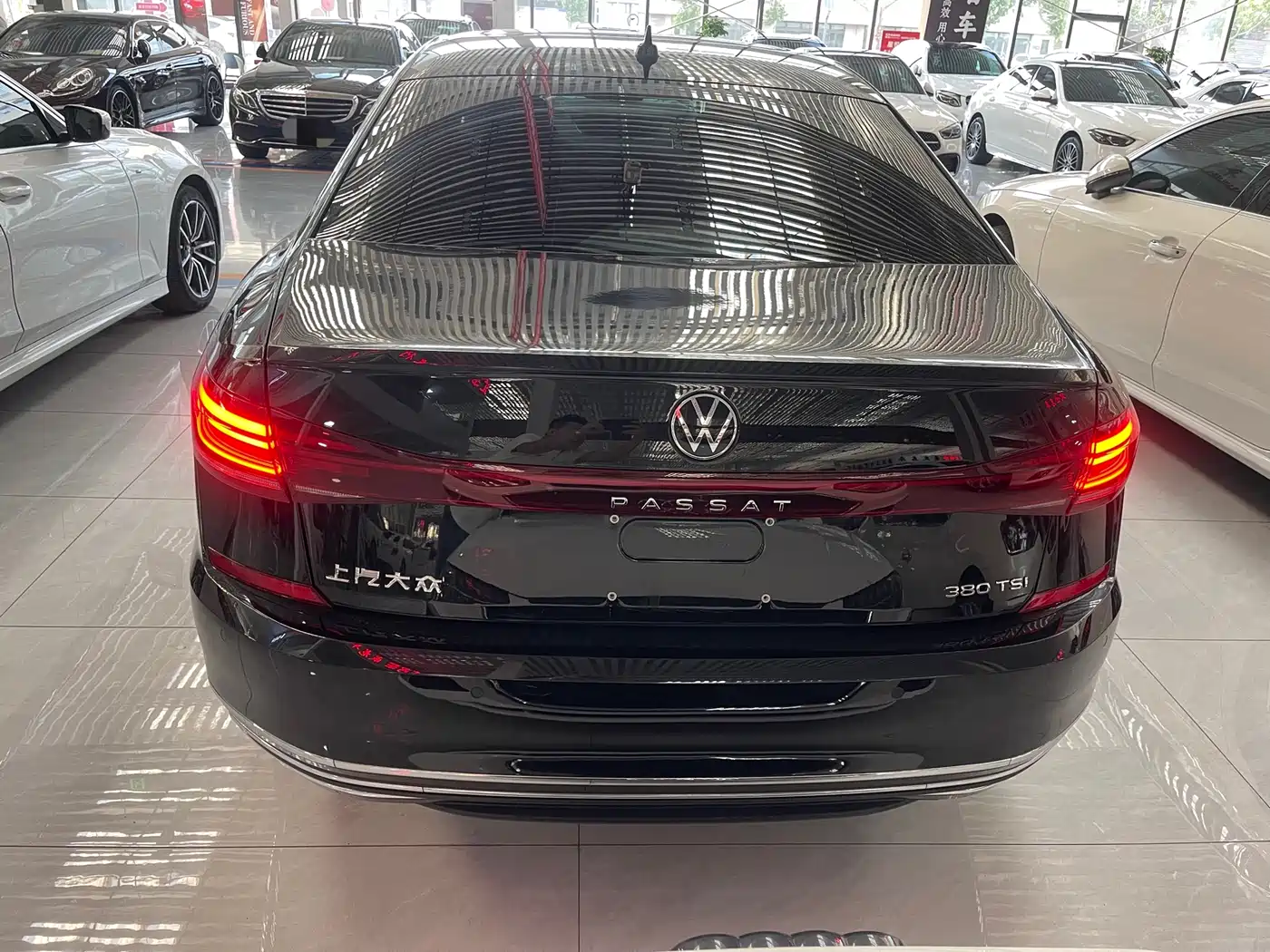 Volkswagen Passat 2025 Outstanding 380TSI Starlight Dragon Soaring Edition фото 13