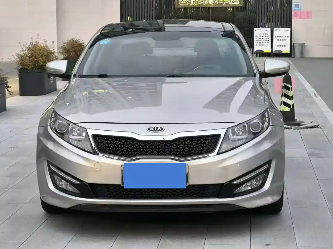 Photo 2 - Kia K5