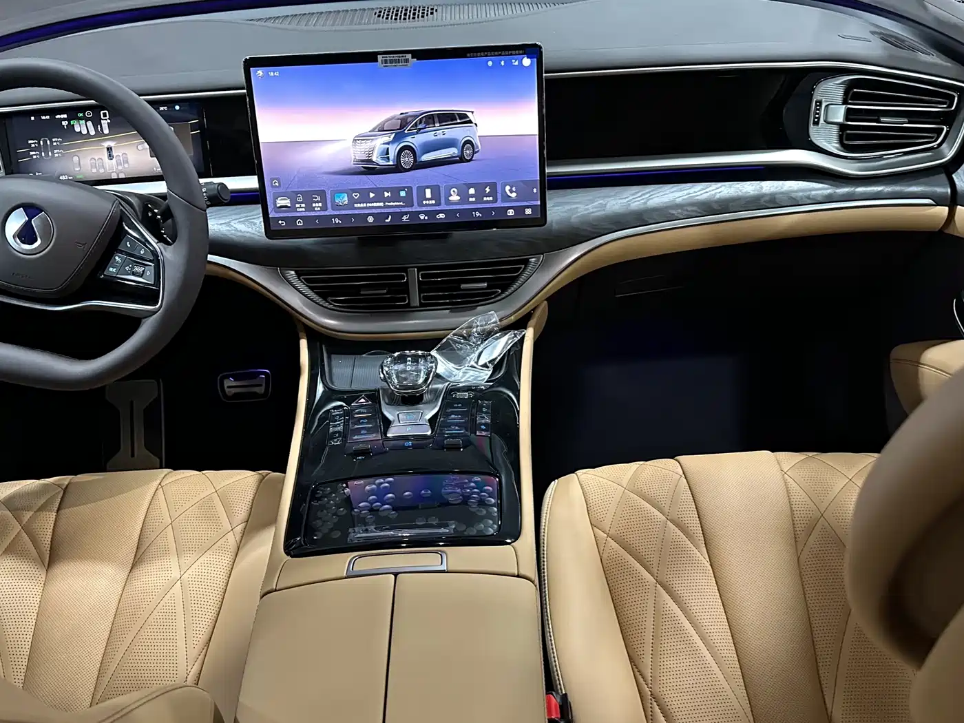Denza D9 2025 DM-i Smart Drive Edition 1020 AWD Luxury фото 7