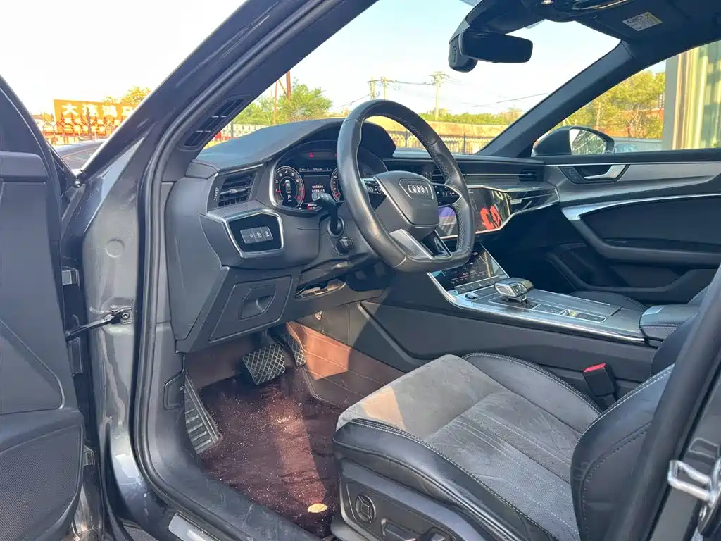 Audi A6L 2021 40 TFSI Luxury Sport фото 4