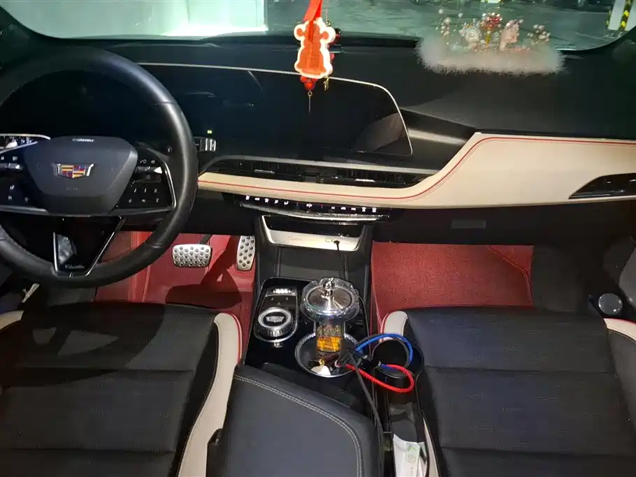 Cadillac GT4 2023 28T Platinum Edition фото 16