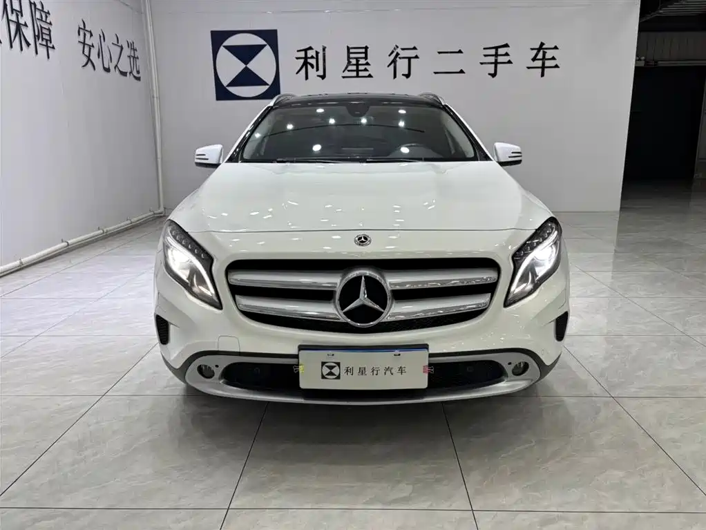 MERCEDES-BENZ GLA