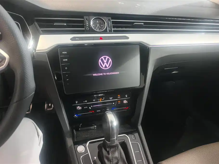 Volkswagen Magotan 2024 2 Million Units Public Sharing Edition 330TSI DSG Luxury фото 13