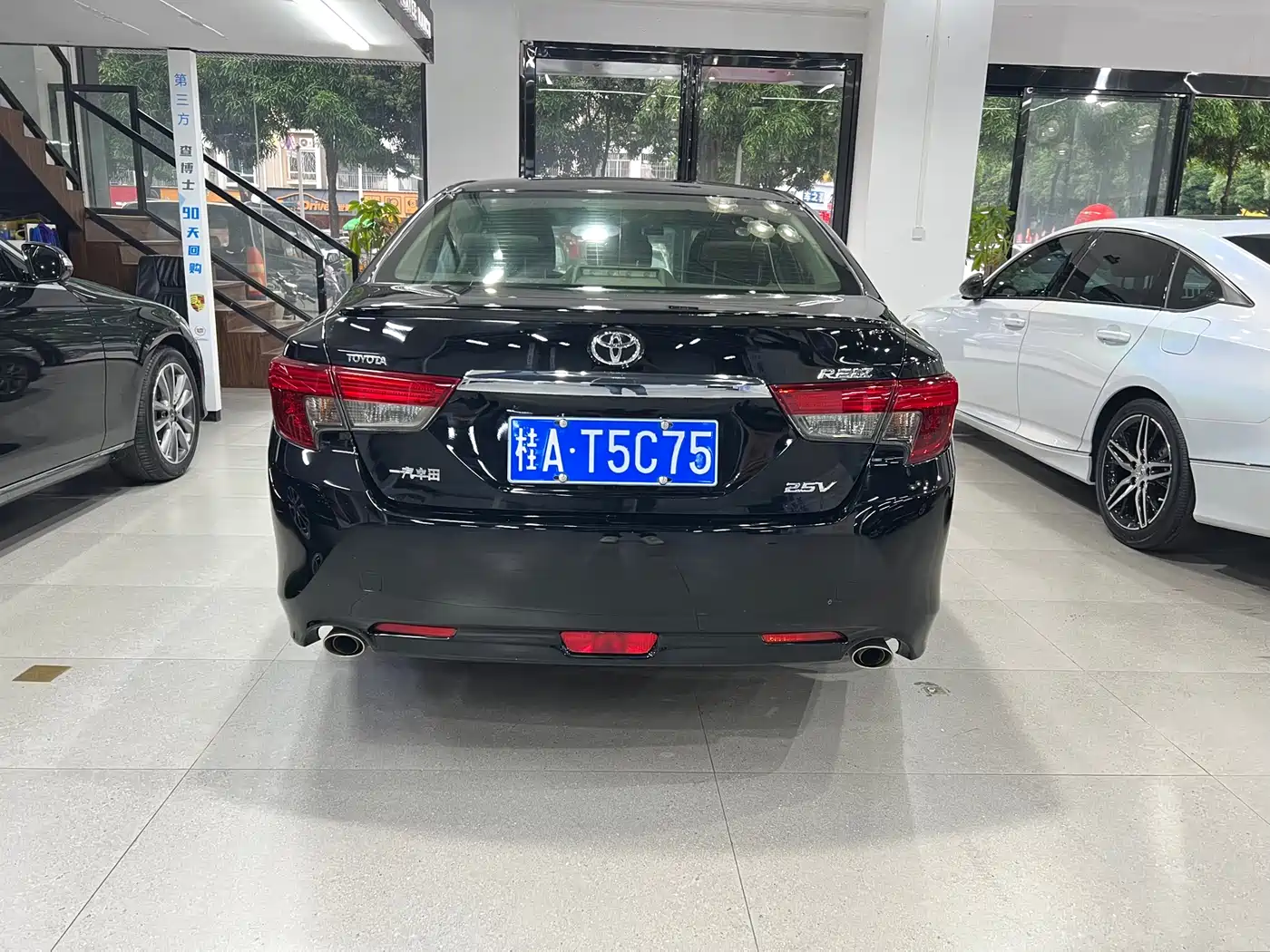 Toyota Reiz 2013 2.5V Premium Edition фото 7
