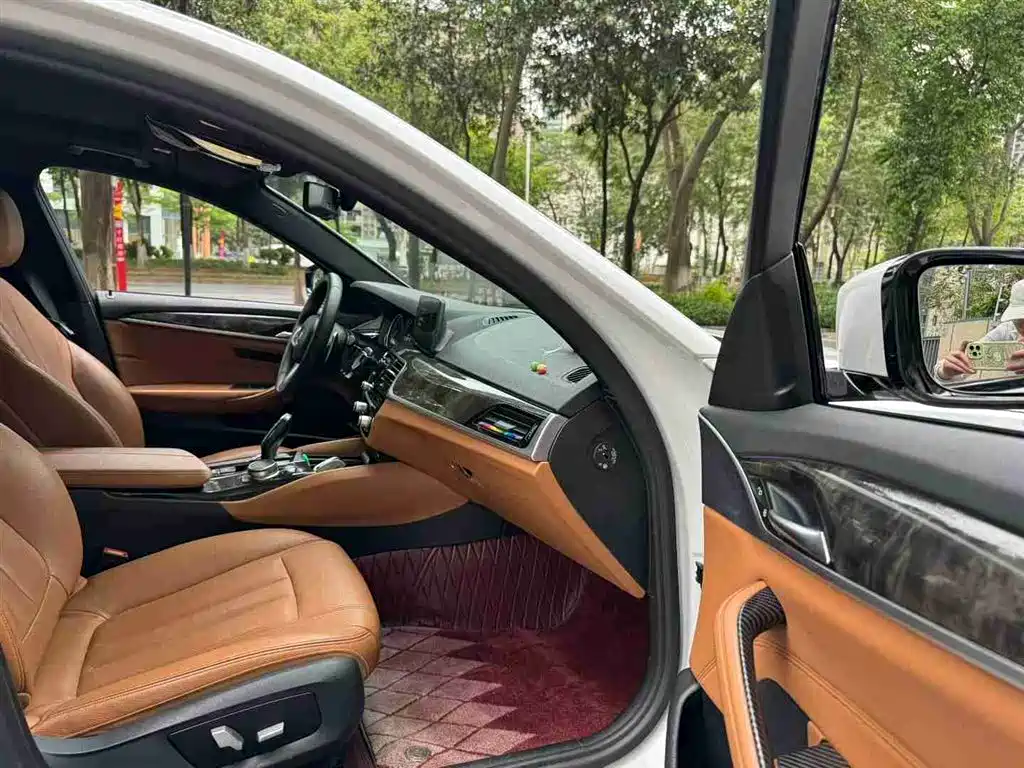 BMW 5 Series 2018 530Li Leading M Sport Package фото 8