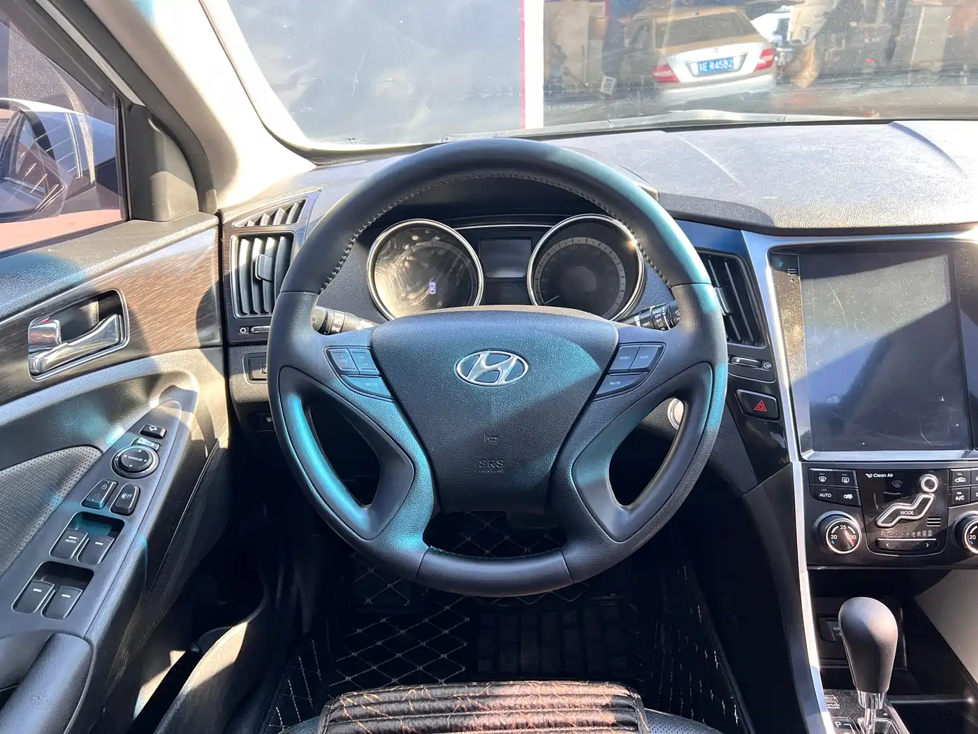 Hyundai Sonata 2013 2.0L Automatic Premium Edition фото 15