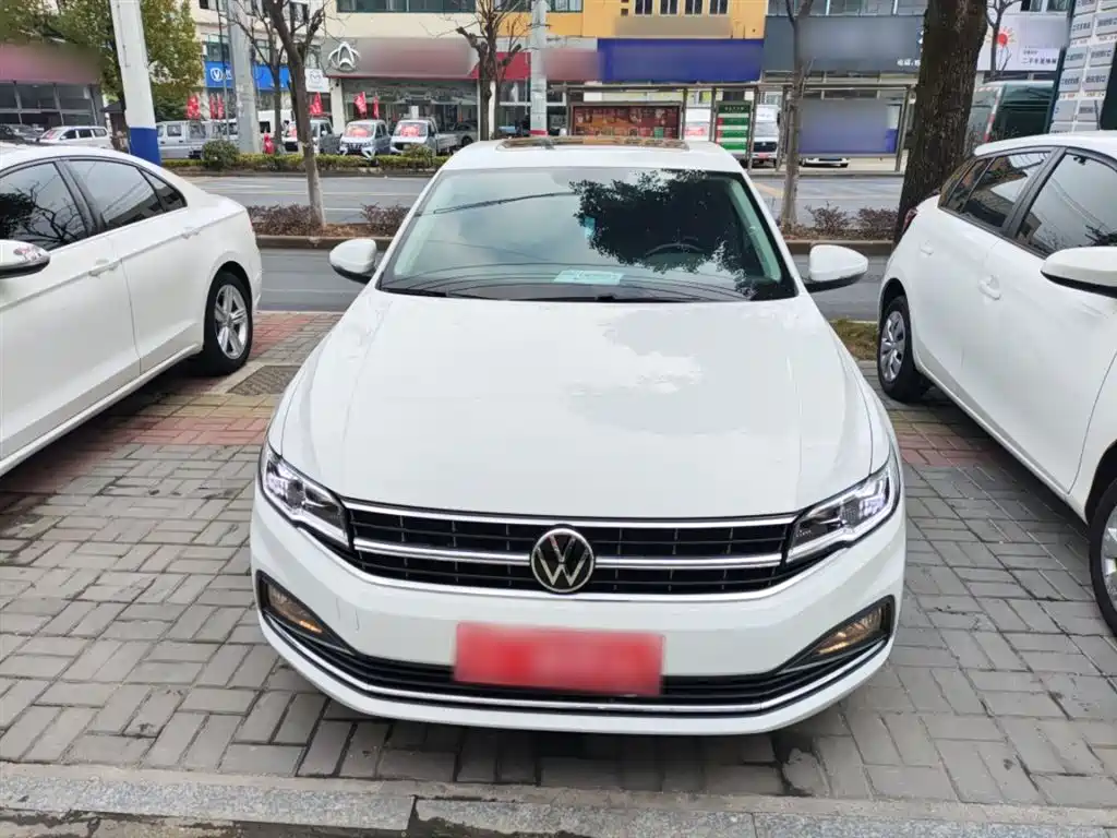 VOLKSWAGEN BORA