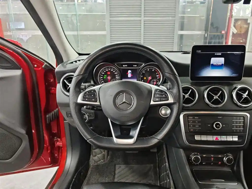 Mercedes-Benz GLA 2019 GLA 200 Dynamic фото 6