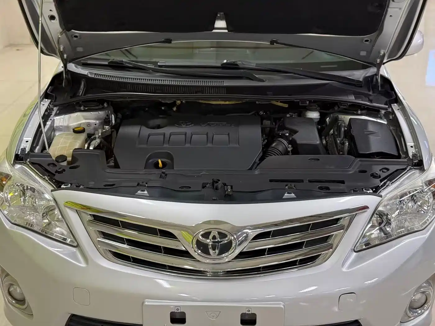 Toyota Corolla 2011 1.8L Manual GL-S фото 5
