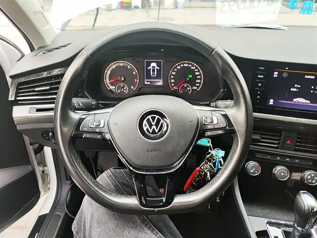 VOLKSWAGEN BORA