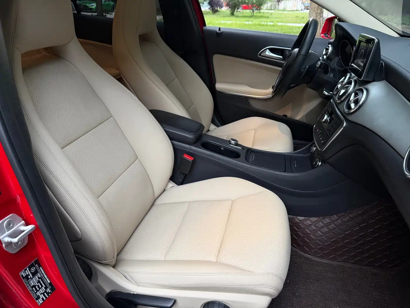 Mercedes-Benz GLA 2015 GLA 220 4MATIC Fashion Edition фото 6