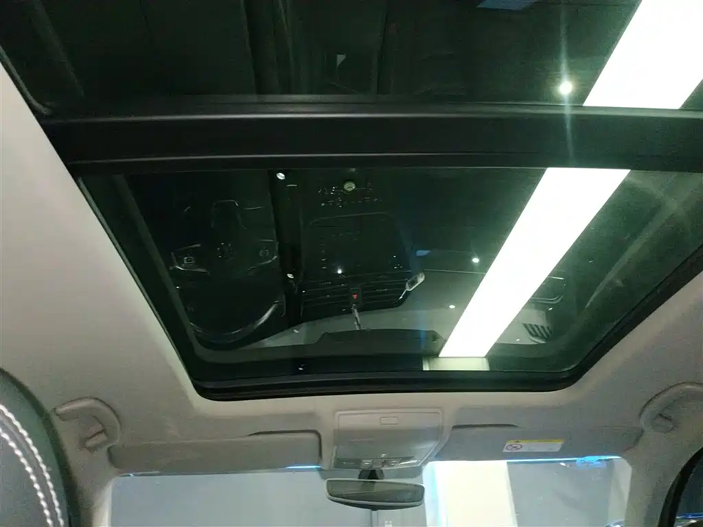 Volkswagen Tiguan L 2021 330TSI Automatic 2WD R-Line Premium фото 18