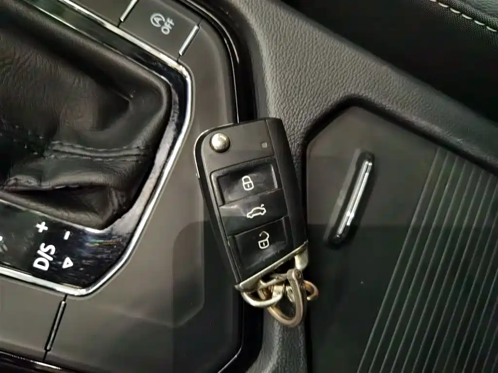 Volkswagen Tiguan L 2019 Facelift 330TSI Auto 2WD R-Line Flagship China VI фото 16