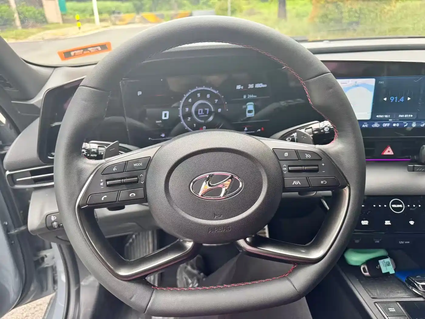 Hyundai Elantra 2022 240TGDi DCT LUX Premium Edition фото 10