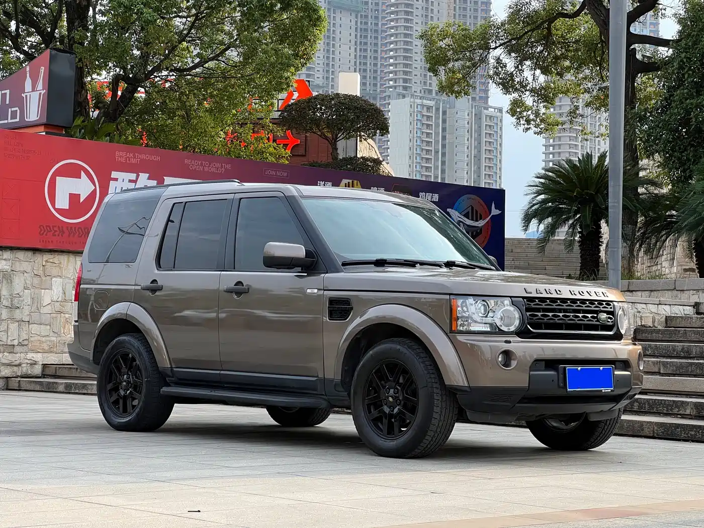 Land Rover Discovery 2010 4.0 V6 HSE Petrol фото 3