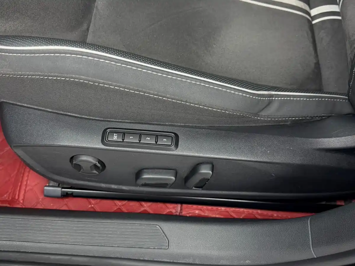 Volkswagen Golf 2023 Facelift 280TSI DSG R-Line фото 14