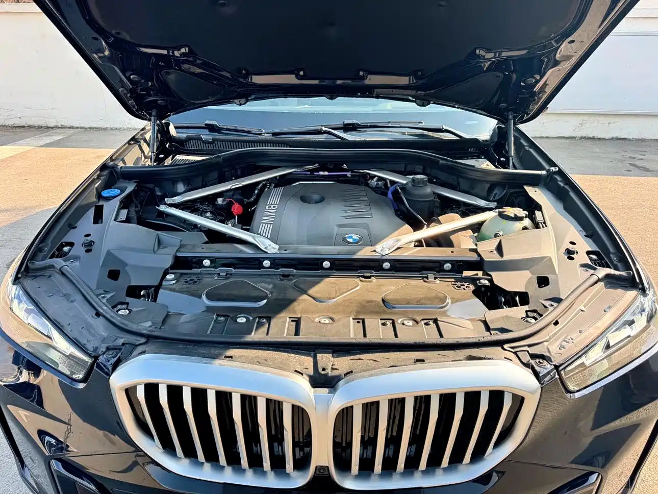 BMW X5 2025 Model xDrive 40Li M Sport Blackout Package фото 6