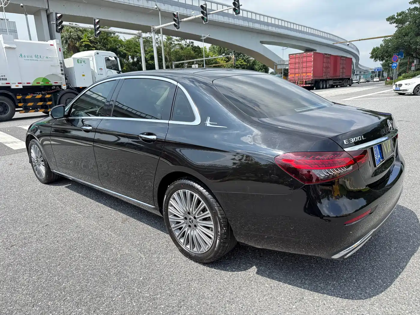 Mercedes-Benz E-Class 2022 Second Facelift E 300 L Luxury фото 7
