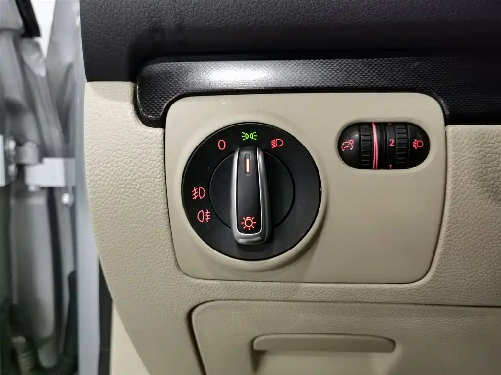 Volkswagen Golf 2012 1.6 Automatic Comfort Type фото 21