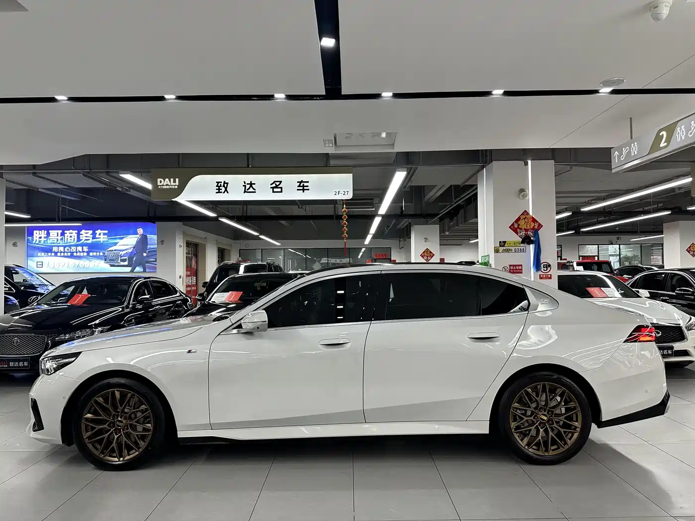 BMW 5 Series 2025 530Li Leading M Sport Package фото 10