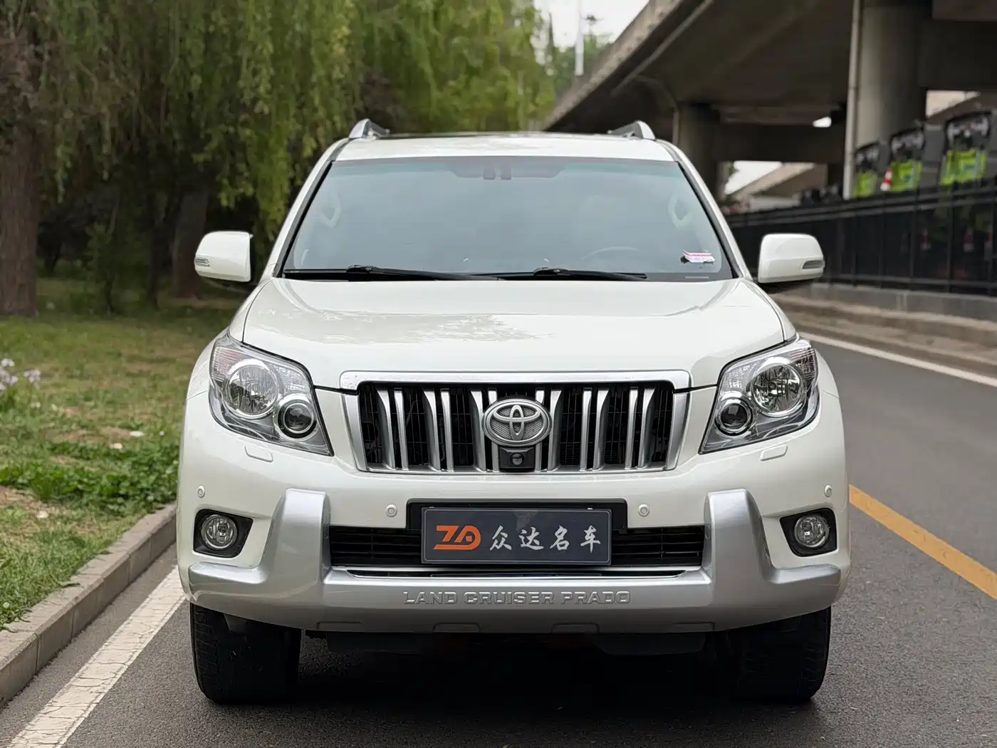 Toyota Prado 2010 4.0L Automatic VX фото 2