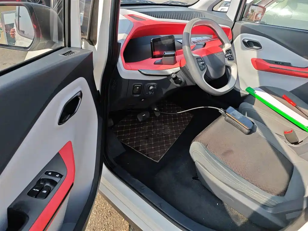 BAOJUN E200