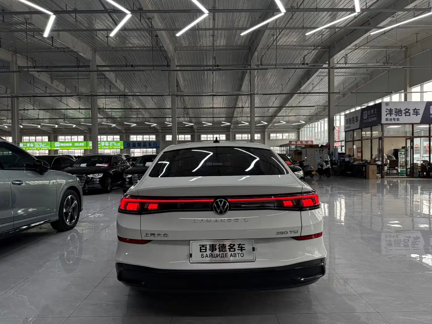 Фото 8 - Volkswagen Lamando