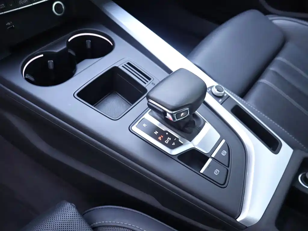 Фото 12 - Audi A4L