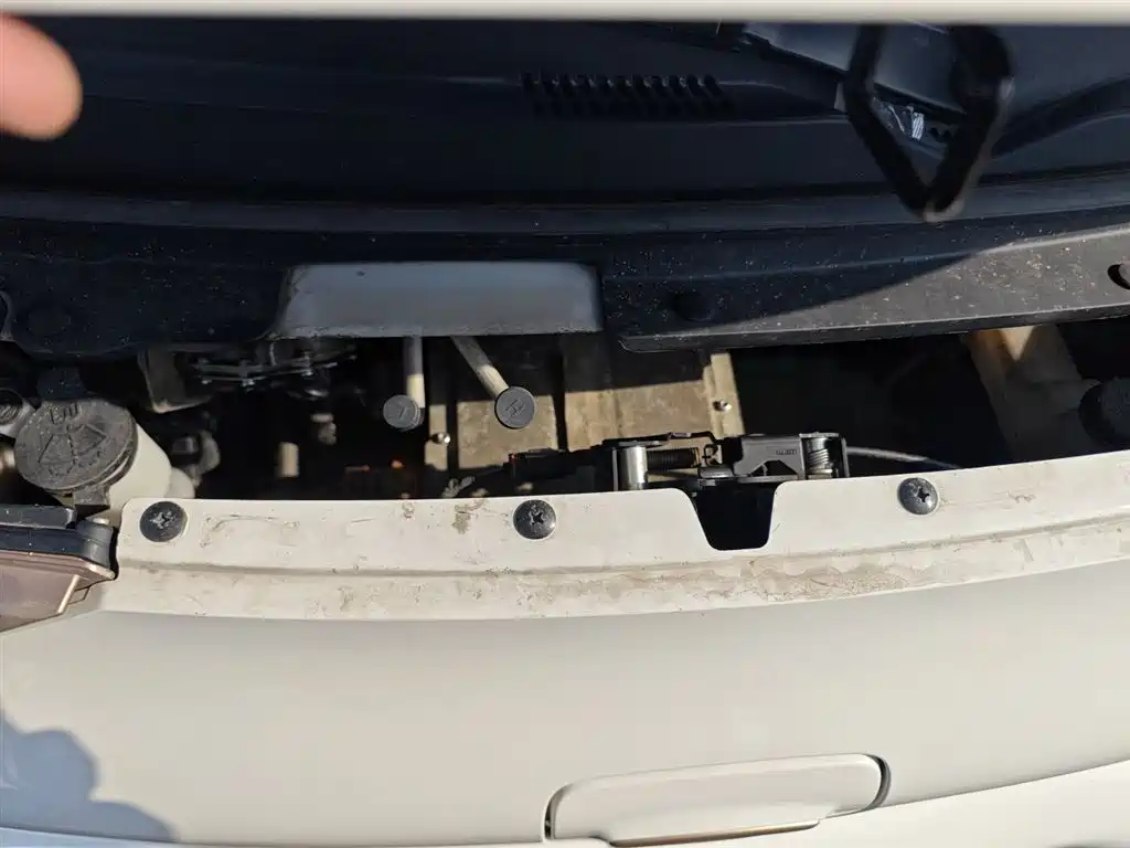 BAOJUN E200
