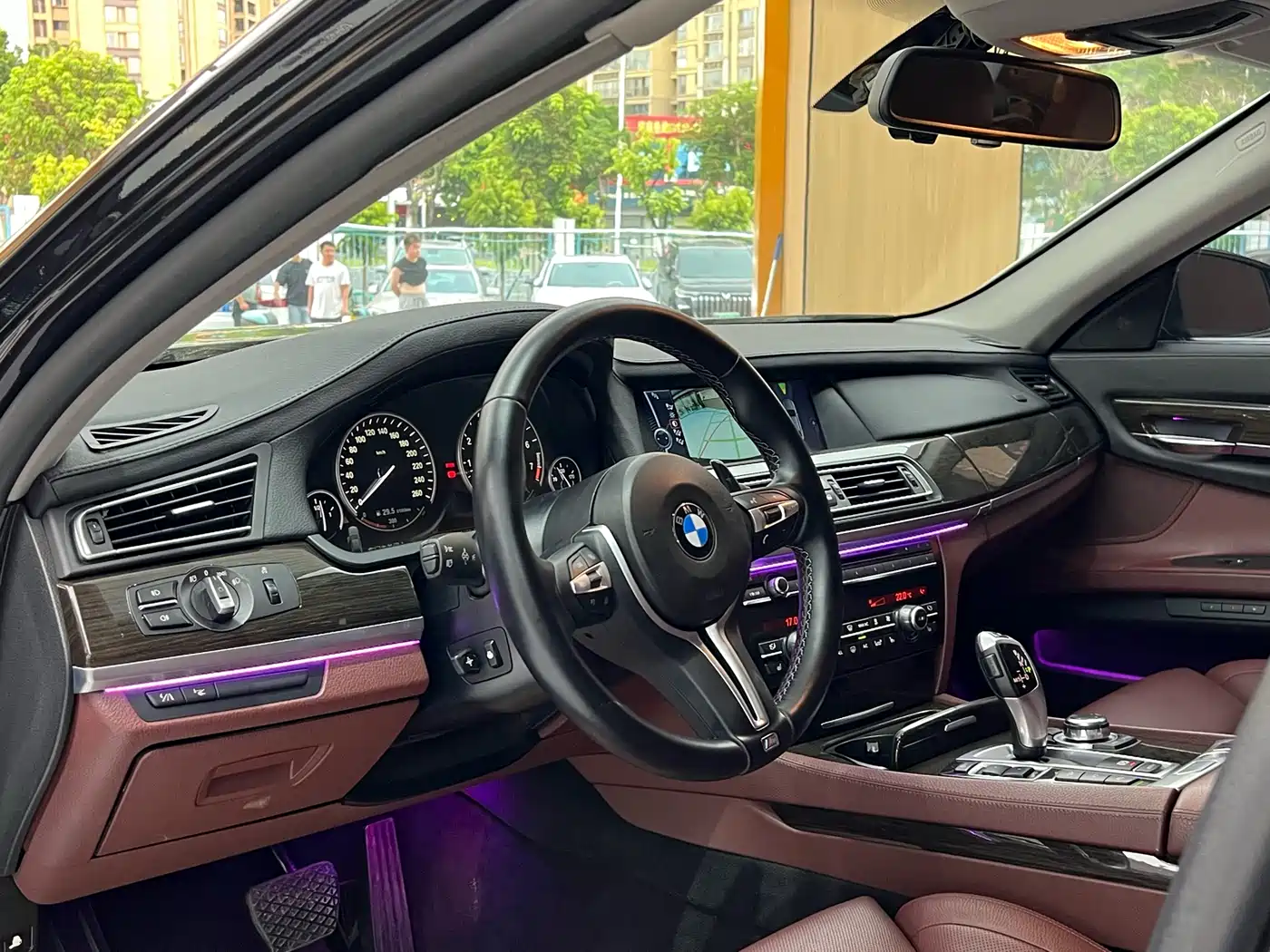 BMW 7 Series 2011 750Li xDrive фото 15